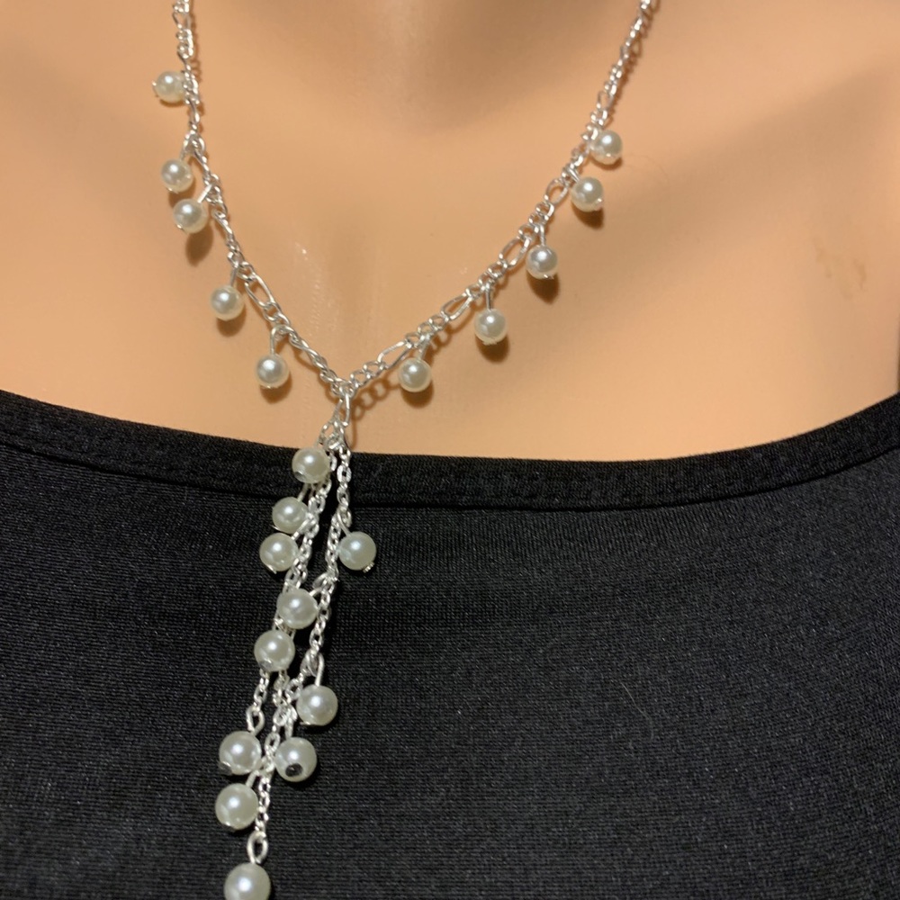 Silver plated chain with pearl beads necklace